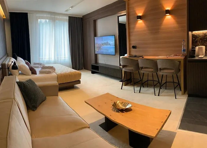 Woodside - Malo Jezero, Free Parking & Daire Kopaonik